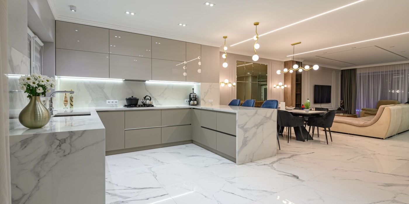 Salón con revestimientos